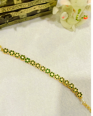 Green kundan bracelets