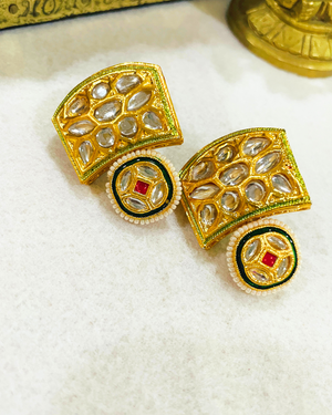 squar kundan earrings