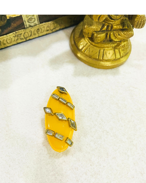 yellow sarri pin